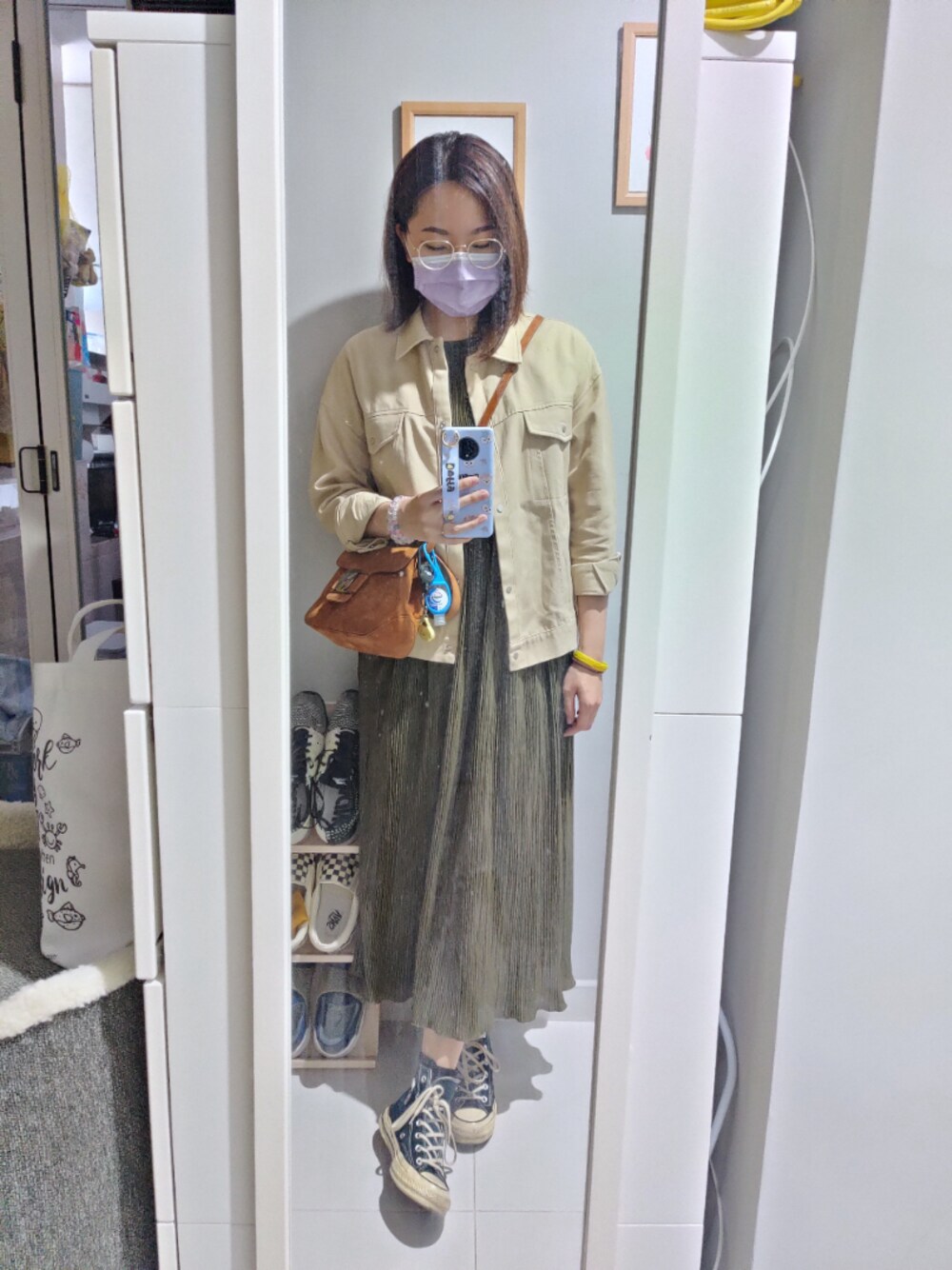 「wiwt、October 2020、working style、hkgirl、秋のコーデ、green and beige、Autumn color」｜「APのアイテム（ジャンパースカート、グリーン系）」を使った、Yukariveraさん（レディース・166cm）の秋コーディネートの1枚目の写真