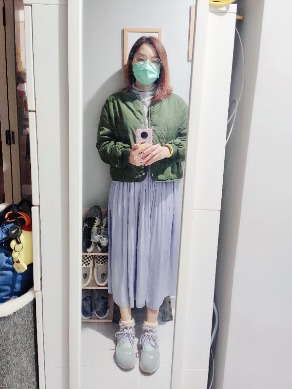 「wiwt、ootd、working style、hkgirl、December 2020、lilac」｜「KBFのアイテム（スカート、パープル系）」を使った、Yukariveraさん（レディース・166cm）の冬コーディネートの1枚目の写真