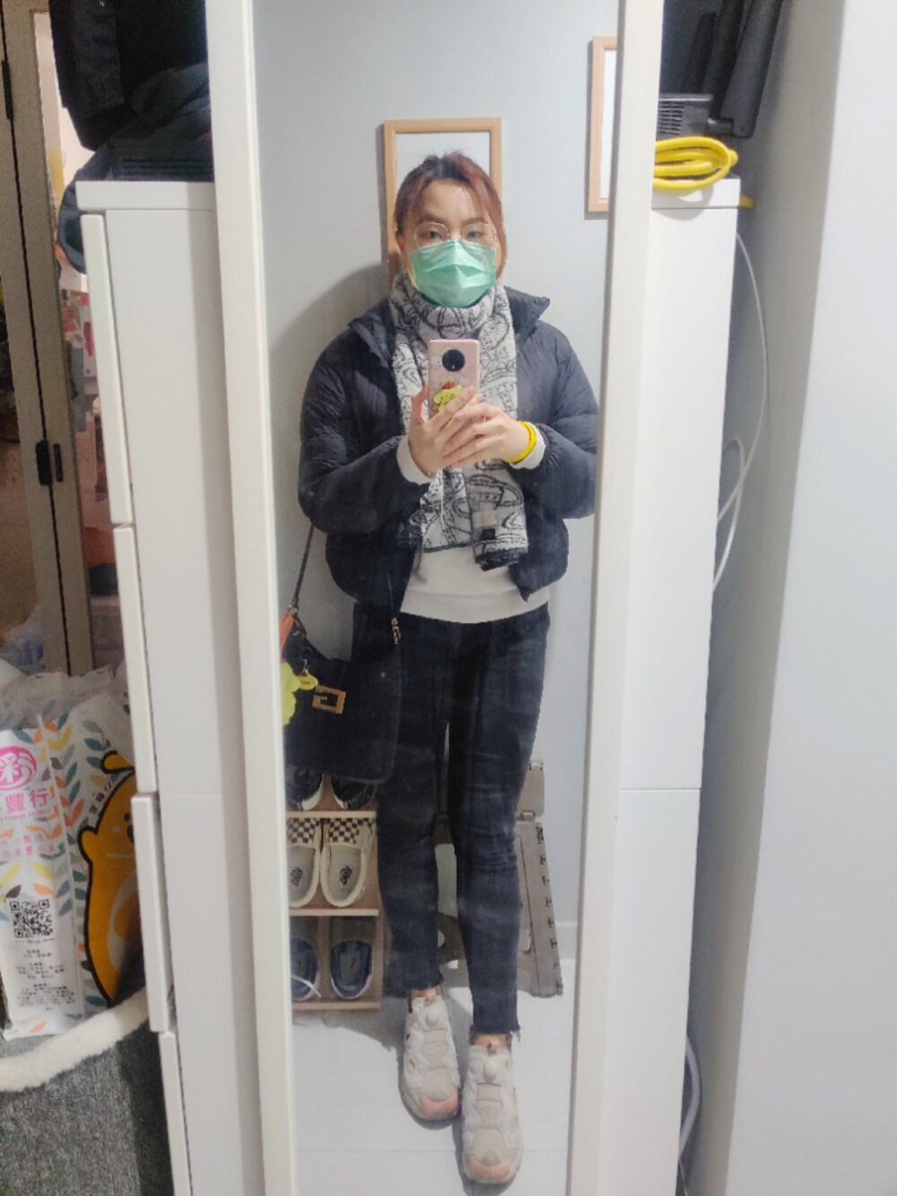「wiwt、ootd、working style、hkgirl、windy、jan 2021、winter、冬コーデ、UNIQLO、8度」｜「UNIQLOのアイテム（Tシャツ/カットソー、ホワイト系）」を使った、Yukariveraさん（レディース・166cm）の冬コーディネートの1枚目の写真