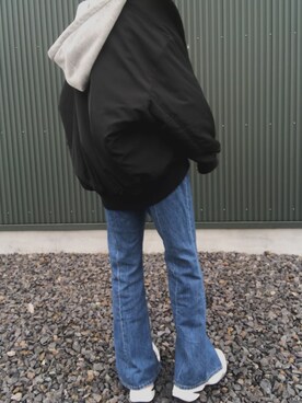 「HARE（ハレ）のセンタースリットデニムフレアパンツ(HARE)（デニムパンツ、ブルー系）」を使った、Zooさん（メンズ・174cm）の春コーディネート