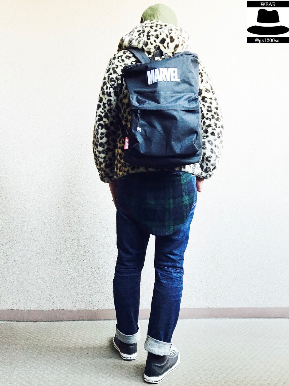 「ファー、レオパード、バックパック、リュック、パーカー、converse、タータンチェック、黒リュック、フライトキャップ、モコモコアウター」｜「WORLD WIDE LOVE!のレオパもこもこパーカ（その他アウター、ベージュ系）」を使った、YasushiImanishiさん（メンズ・168cm）の冬コーディネートの1枚目の写真
