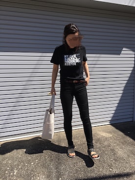 「UNIQLO（ユニクロ）のWOMEN ウルトラストレッチジーンズ（デニムパンツ）」を使った、アーミンさん（レディース・167cm）の春コーディネート