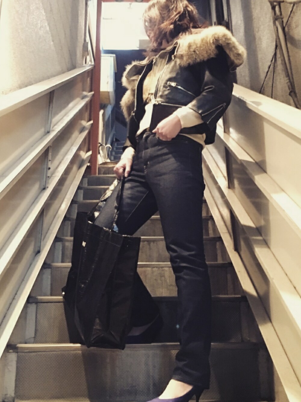 「デニム、ライダース、ジョンリンクス」｜「FUMIKA_UCHIDAのアイテム（ミリタリージャケット、グリーン系）」を使った、SAtoさん（レディース・164cm）の冬コーディネートの1枚目の写真