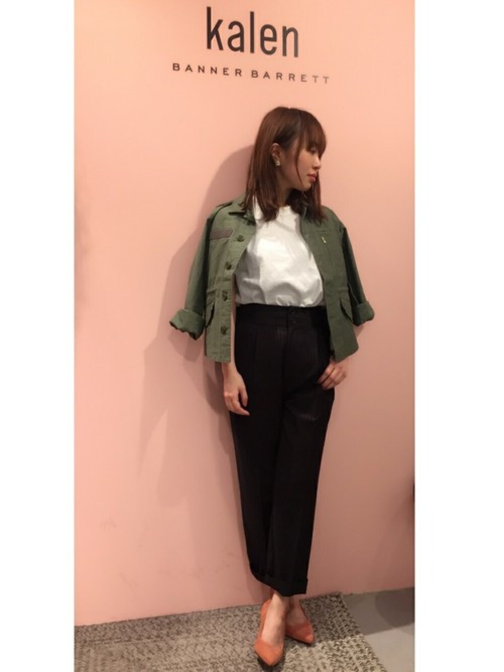 「大人カジュアル、ミリタリージャケット、ストライプパンツ、きれいめカジュアル、ootd、春コーデ、オトナ女子、はるコーデ」｜「Banner Barrettのストライプパンツ（その他パンツ、ブラック系）」を使った、mioさん（レディース・153cm）の春コーディネートの1枚目の写真