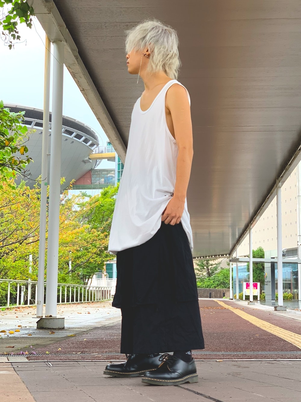 「ヨウジヤマモト、Y-3、yohjiyamamoto、Dr.Martens、お洒落さんとつながりたい、お洒落、ファッションの力を信じよう、ファッション好きと繋がりたい」｜「Y-3のU DRAWSTRING LONG TANK（タンクトップ、ホワイト系）」を使った、れいきさん（メンズ・165cm）の冬コーディネートの1枚目の写真