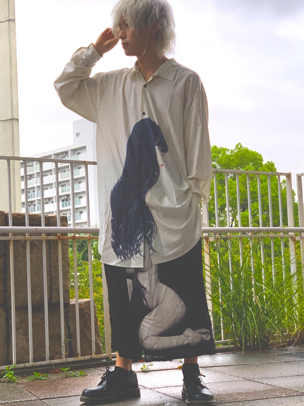 「モード、モード系、0658、GROUND Y、yohjiyamamoto、ヨウジヤマモト、Dr.Martens、いいね、save、フォローお願いします🤑、いいね返し、お洒落さんとつながりたい」｜「0658のアイテム（シャツ/ブラウス、ホワイト系）」を使った、れいきさん（メンズ・165cm）の冬コーディネートの1枚目の写真