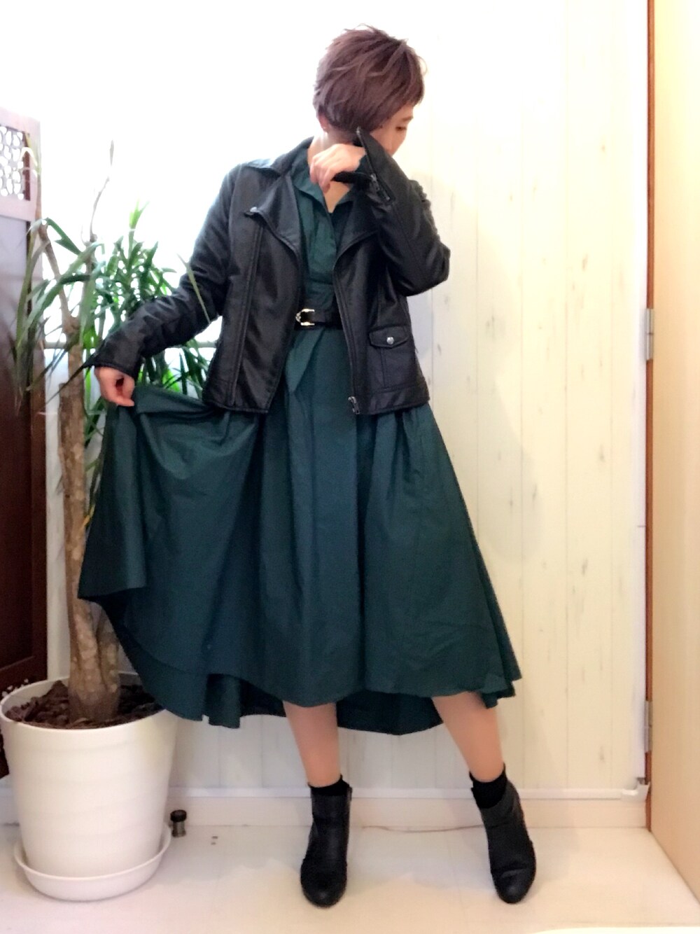 「シャツワンピ、ライダースジャケット、お食事会、おでかけ、ジャーナルスタンダード、ローリーズファーム(LOWRYS FARM)」｜「JOURNAL STANDARDのアイテム（シャツワンピース、グリーン系）」を使った、maaaa★さん（レディース・156cm）の春コーディネートの1枚目の写真