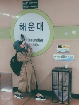 「BEAMS（ビームス）のアイテム（トレンチコート）」を使った、kazusaさん（レディース・155cm）の春コーディネート