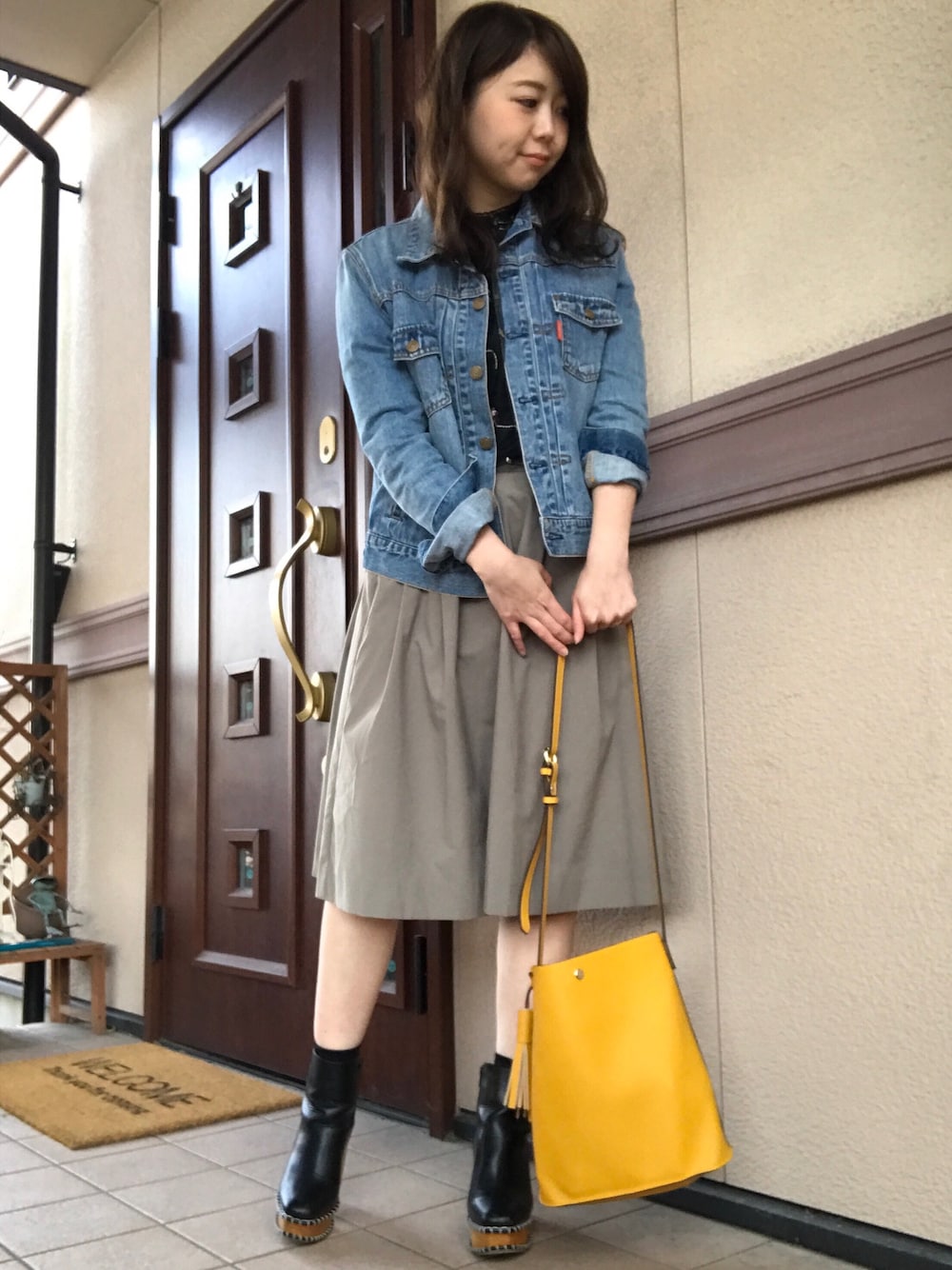 「カジュアルコーデ、刺繍、刺繍ブラウス、膝丈スカート、Gジャン、プチプラコーデ」｜「Ungridの【Casual】ﾌﾞﾘｰﾁｳｫｯｼｭGｼﾞｬﾝ（デニムジャケット、ブルー系）」を使った、かおりんさん（レディース・154cm）の春コーディネートの1枚目の写真