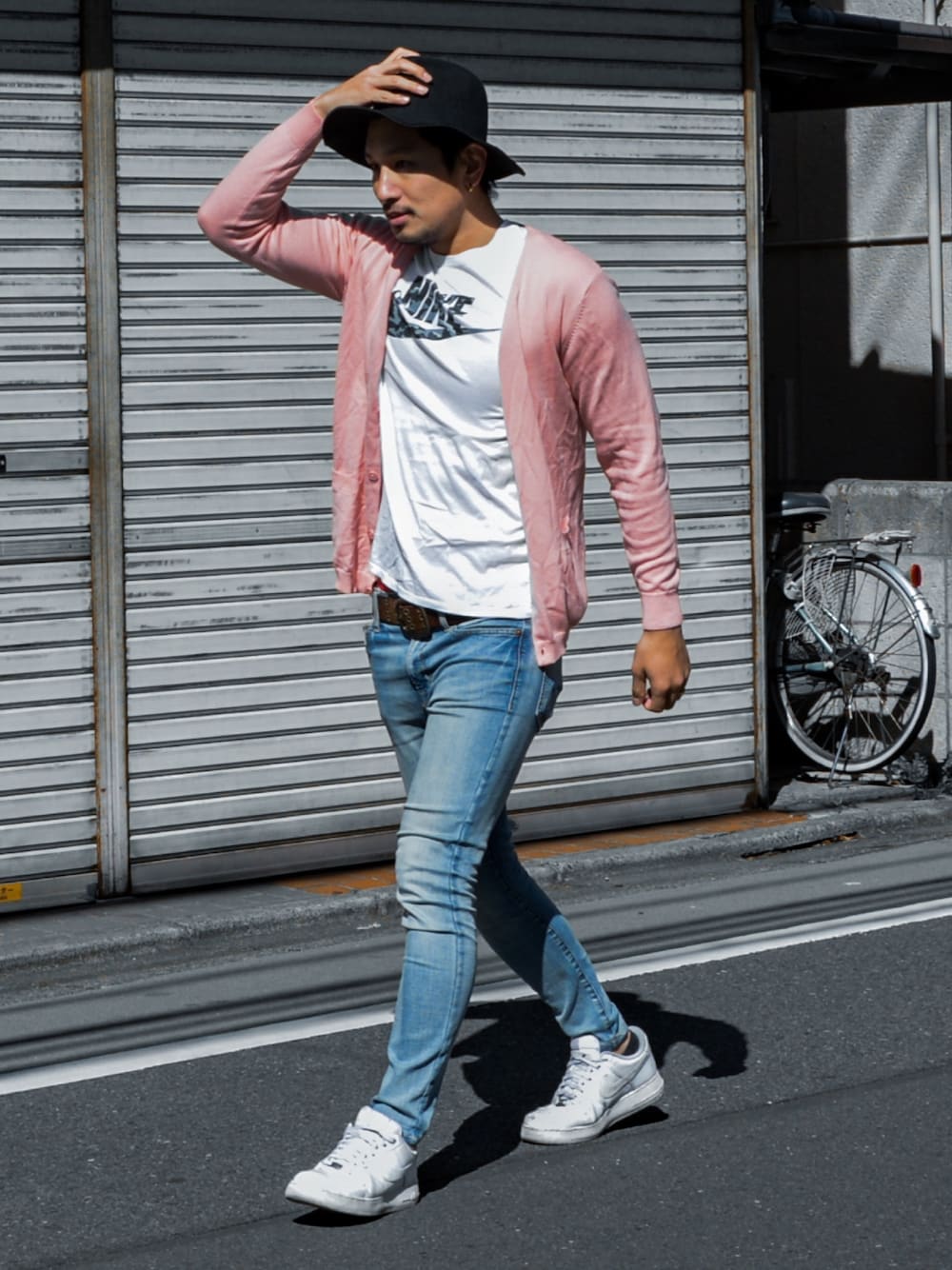 「パステル映える春、オトナカジュアル、シンプルコーデ、大人カジュアル、カーディガン、ピンク、プチプラ、NIKE、ハット、春コーデ」｜「Levi'sのアイテム（カーディガン/ボレロ、ピンク系）」を使った、YUCCIさん（メンズ・178cm）の春コーディネートの1枚目の写真