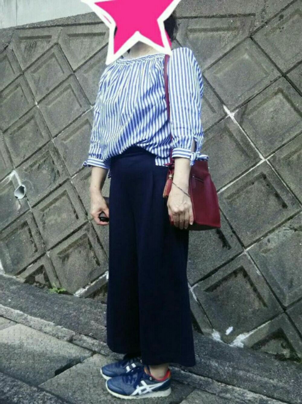 「きれいめカジュアル、パンツスタイル、ワントーンコーデ、スニーカー、ガウチョパンツ、ワイドパンツ」｜「Reflectのアイテム（シャツ/ブラウス、ブルー系）」を使った、えーこさん（レディース・152cm）の秋コーディネートの1枚目の写真