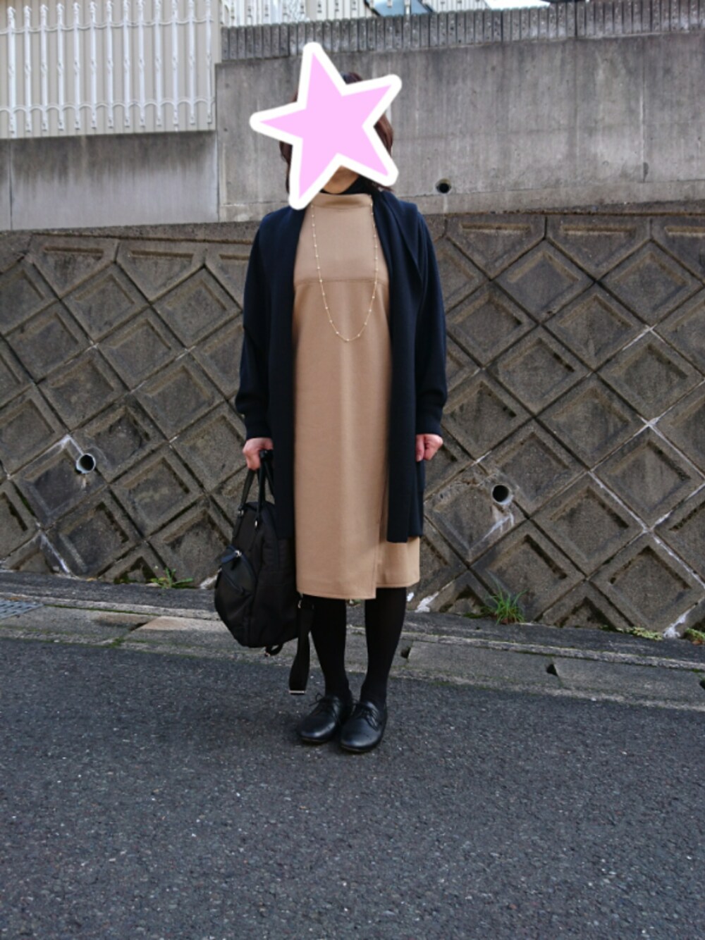 「ロングカーディガン、ワンピース、秋コーデ、ジャンパースカート、カーディガン、ブラウン、秋色、リュック」｜「自由区のアイテム（カーディガン/ボレロ、ブルー系）」を使った、えーこさん（レディース・152cm）の秋コーディネートの1枚目の写真