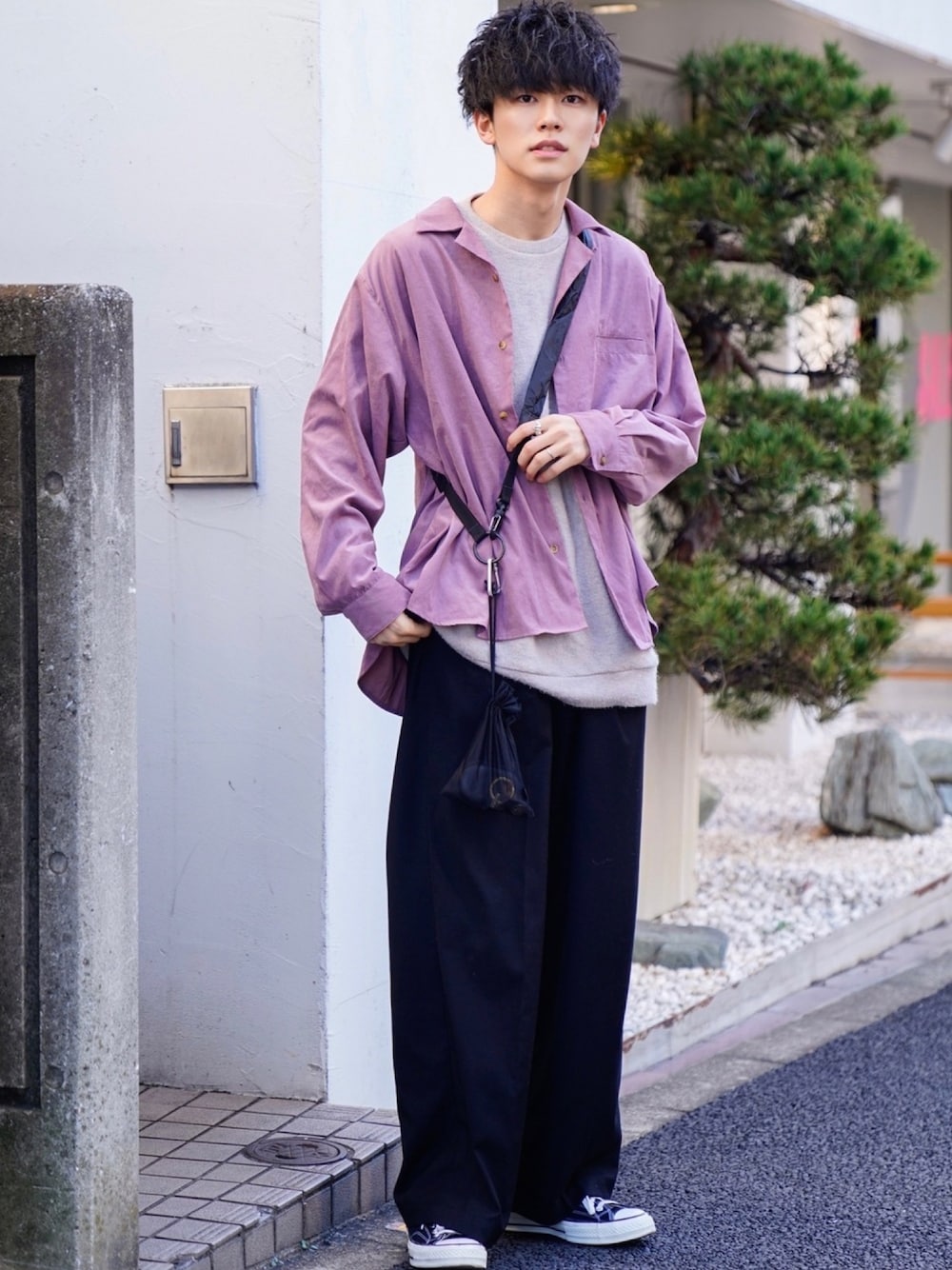 「オープンカラーシャツ、ニット、ピンク、シンプル、大人カジュアル、ゆるコーデ、ショルダーバッグ、ワイドパンツ、春コーデ、私の推しブランド」｜「CASPER JOHNのVarious Dolman Open-Collar Shirts/バリアスドルマンオープンカラーシャツ（シャツ/ブラウス、ピンク系）」を使った、KAIさん（メンズ・183cm）の冬コーディネートの1枚目の写真