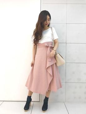 「MIIA（ミーア）のラッフルロングスカート（スカート、ピンク系）」を使った、YURINAさん（レディース・166cm）の春コーディネート