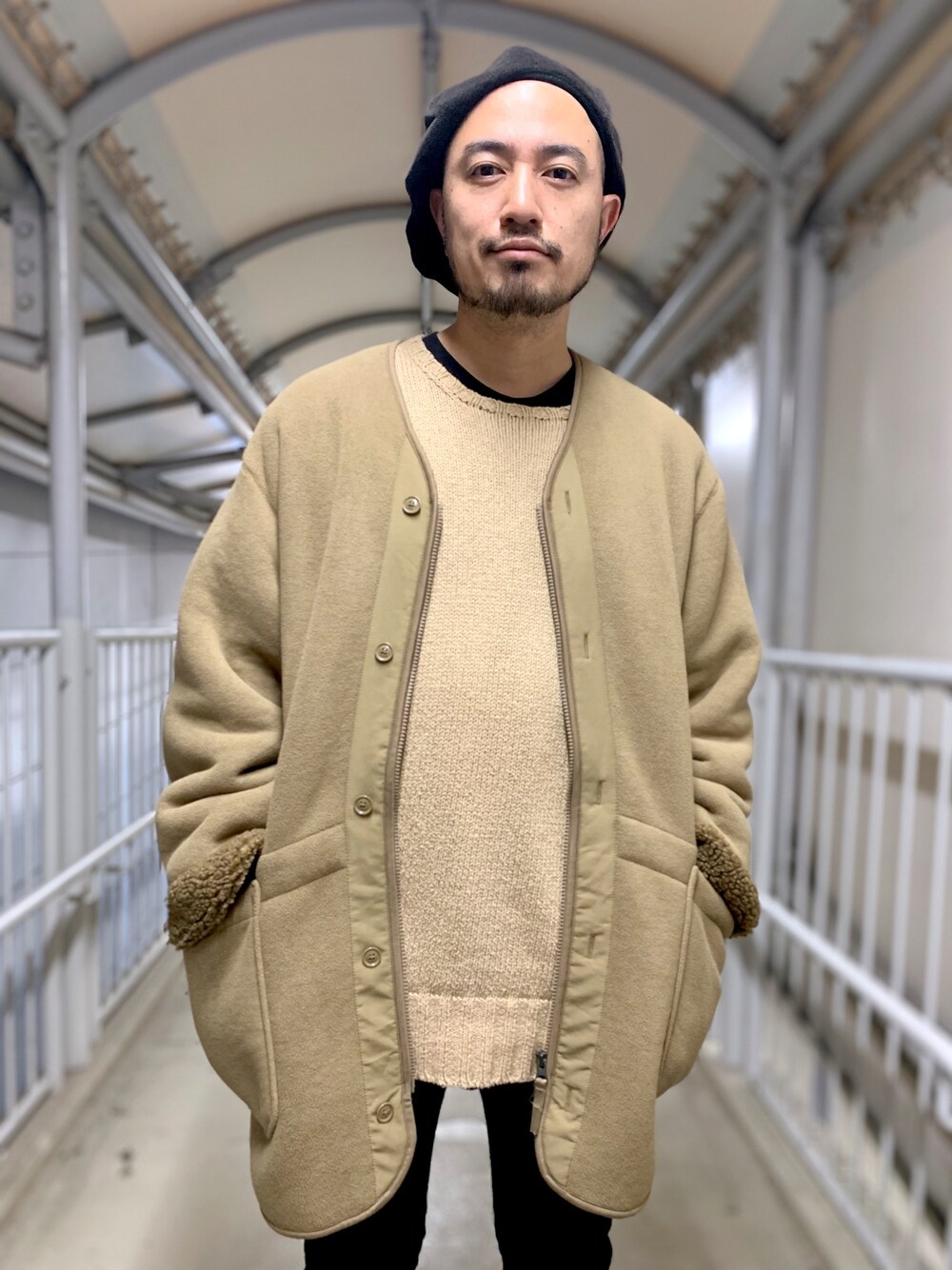 「やっぱりストリートが好き、秋のコーデ、オトナカジュアル、スタッフセンバツ、プチプラコーデ、ユニクロユー、ユニクロ」｜「UNIQLOのフリースノーカラーコート（その他アウター、ベージュ系）」を使った、Yusuke Tanakaさん（メンズ・173cm）の秋コーディネートの1枚目の写真