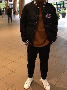 「Champion（チャンピオン）のアイテム（スタジャン）」を使った、Eason_Luさん（メンズ・170cm）の冬コーディネート
