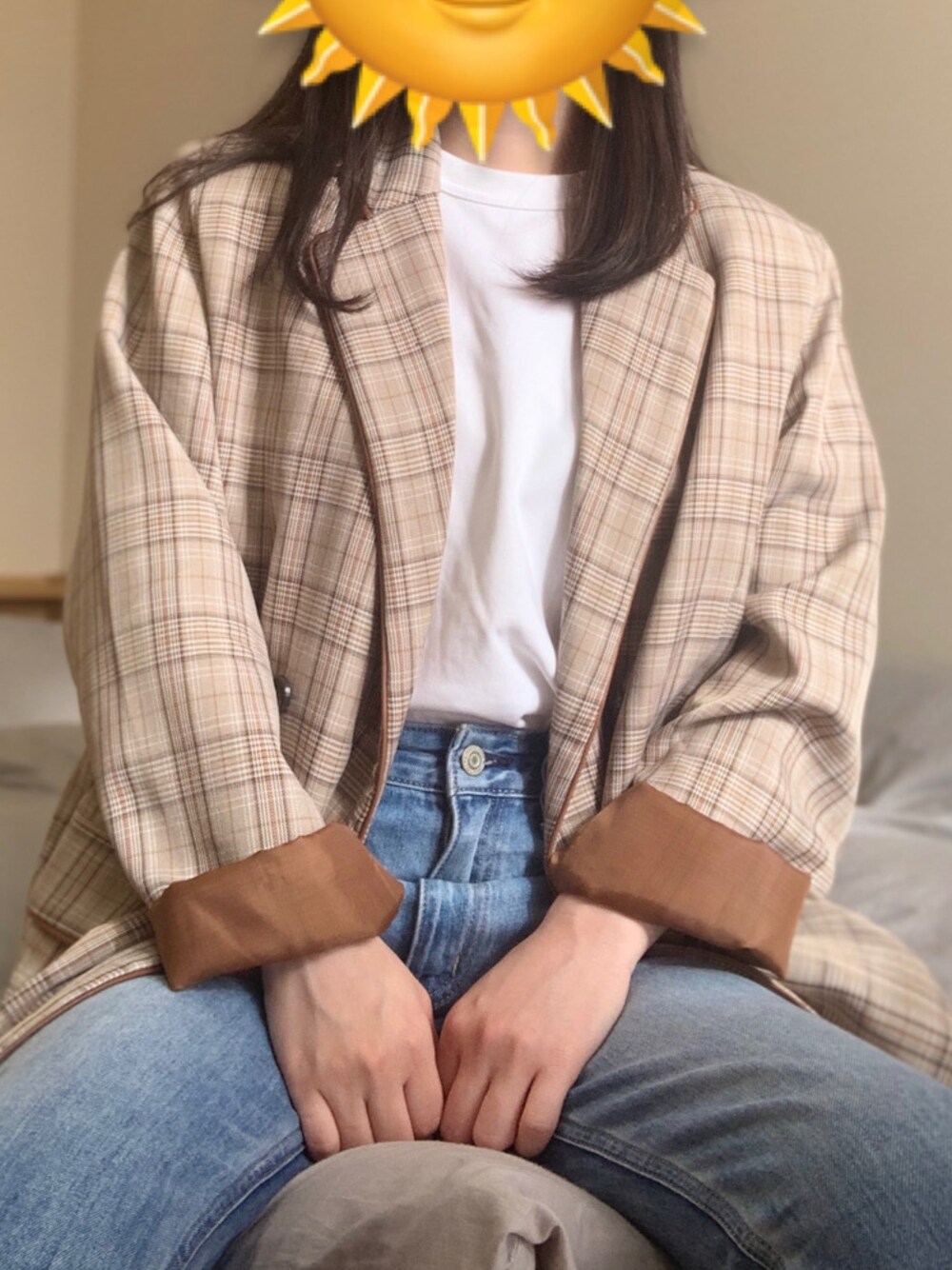 「春コーデ、パンツスタイル、チェックジャケット、ジーンズ、クルーネックTシャツ、ユニクロ」｜「TINA：JOJUNのアイテム（ジャケット/アウター、ブラウン系）」を使った、nebaさん（レディース・155cm）の春コーディネートの1枚目の写真
