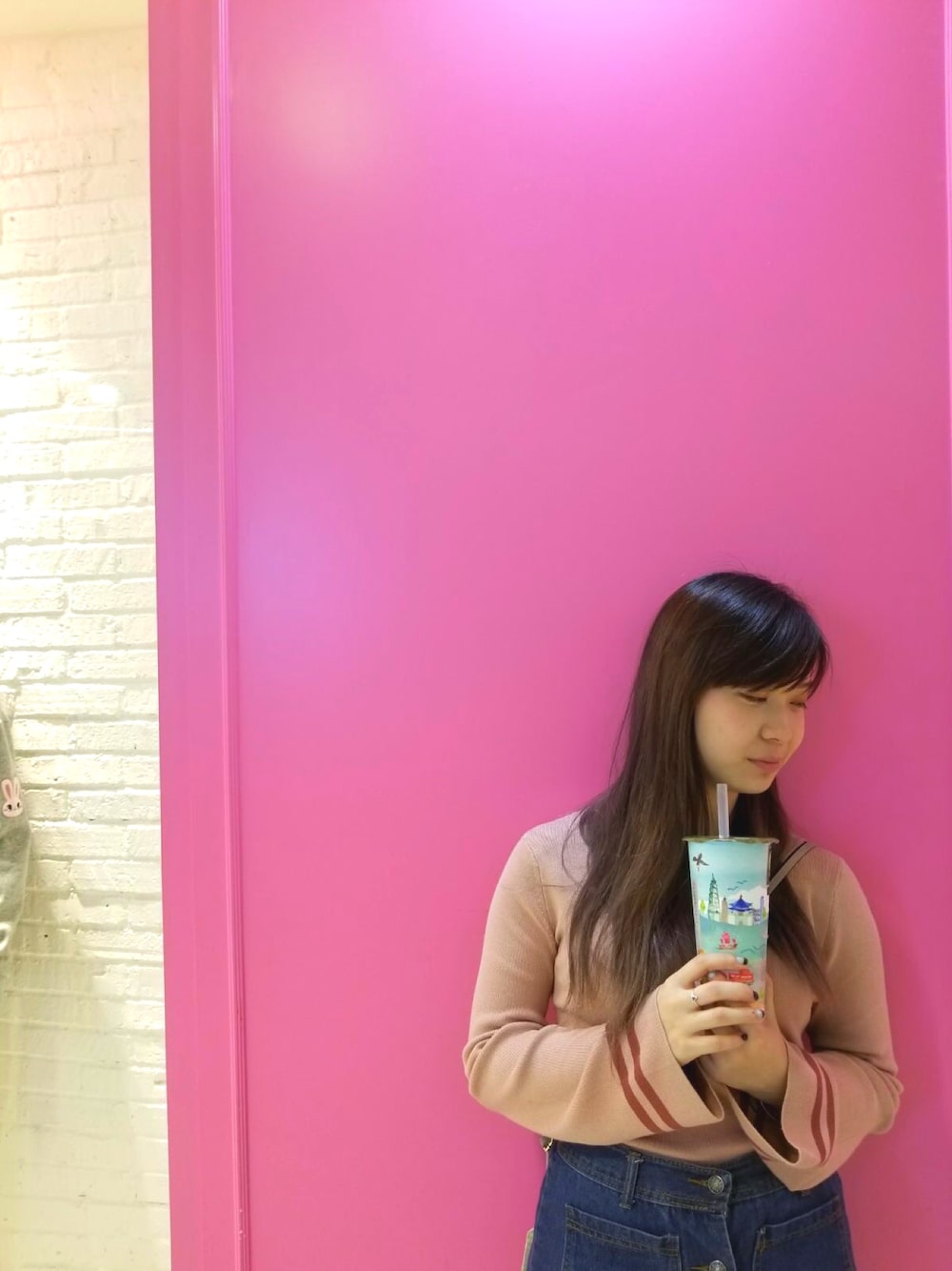 「SPAOのアイテム（ニット/セーター、ピンク系）」を使った、Kaying Wongさん（レディース・165cm）の秋コーディネートの1枚目の写真