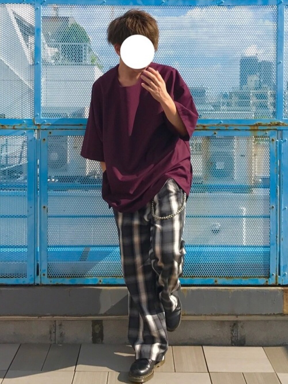 「ビッグシルエット、ダークチェリー、ワイドパンツ、青空」｜「HAREのアイテム（Tシャツ/カットソー、パープル系）」を使った、るいさん（メンズ・170cm）の秋コーディネートの1枚目の写真