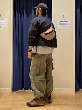 「BEAMS」｜「アイテム（ボディバッグ/ウエストポーチ）」を使った、BEAMS HEART MENさん（メンズ・176cm）の冬コーディネート