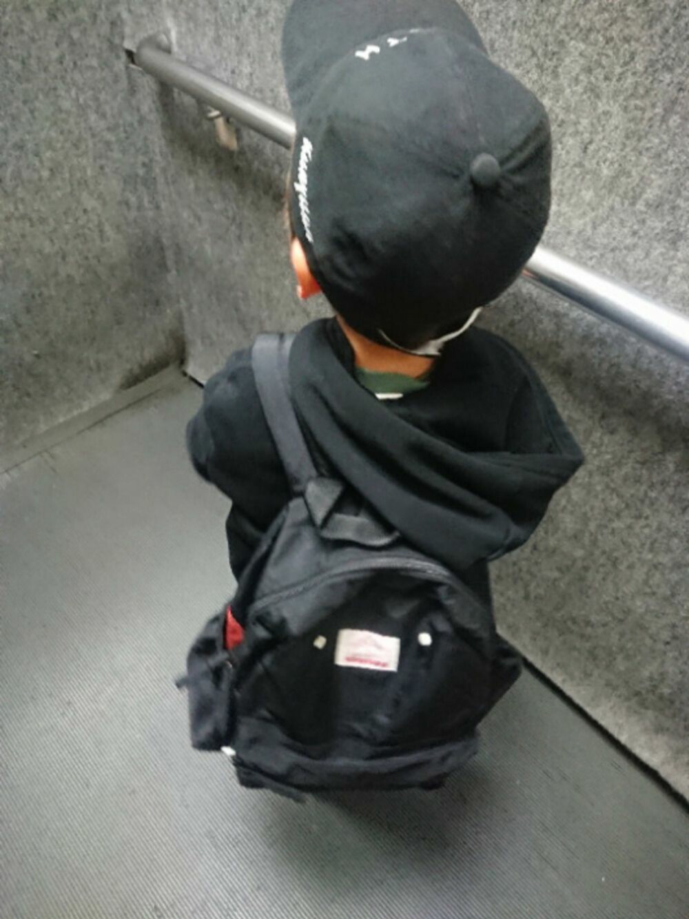 「shoplistのアイテム（パーカー、ブラック系）」を使った、NAMIさん（キッズ・100cm）の秋コーディネートの1枚目の写真