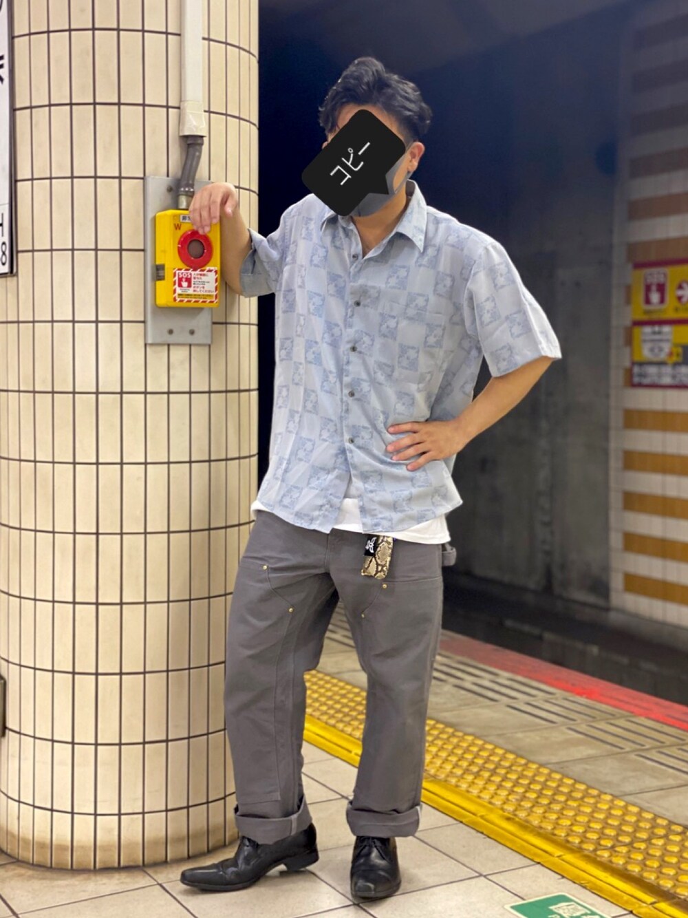 「柄シャツ、麻、carhartt、ワークパンツ、ワイドパンツ、ビッグシルエット、革靴、ロールアップ、夏コーデ、秋のコーデ」｜「名古屋の古着屋で買って肉のタレ付けたシャツのアイテム（シャツ/ブラウス、ブルー系）」を使った、マシコアさん（メンズ・168cm）の夏コーディネートの1枚目の写真