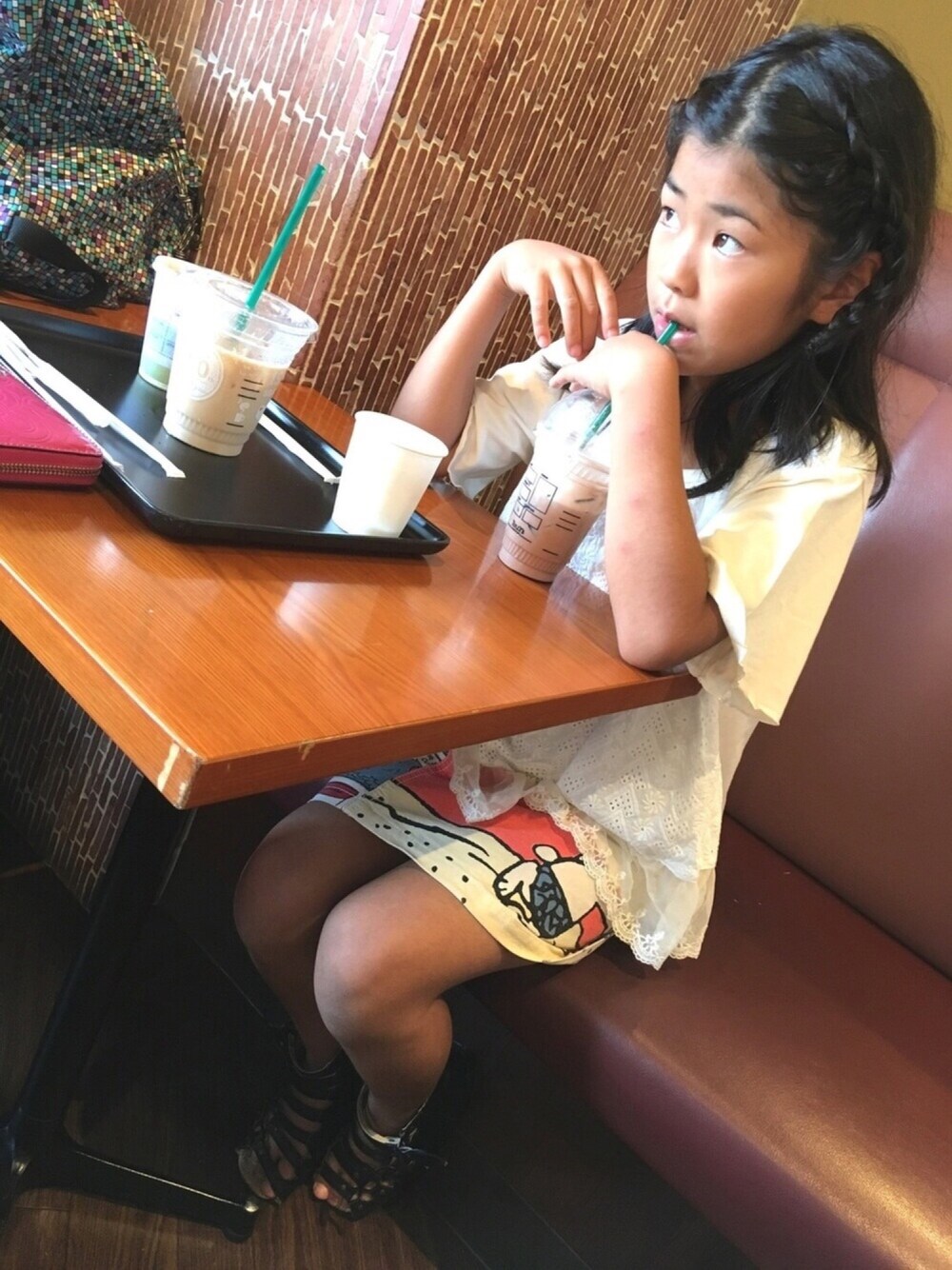 「夏、キッズコーデ、女の子、女の子コーデ、休日コーデ、サンダル、スヌーピー、ブーフーウー」｜「BOOFOOWOOのガールズTee（Tシャツ/カットソー、ベージュ系）」を使った、SENAさん（キッズ・133cm）の夏コーディネートの1枚目の写真
