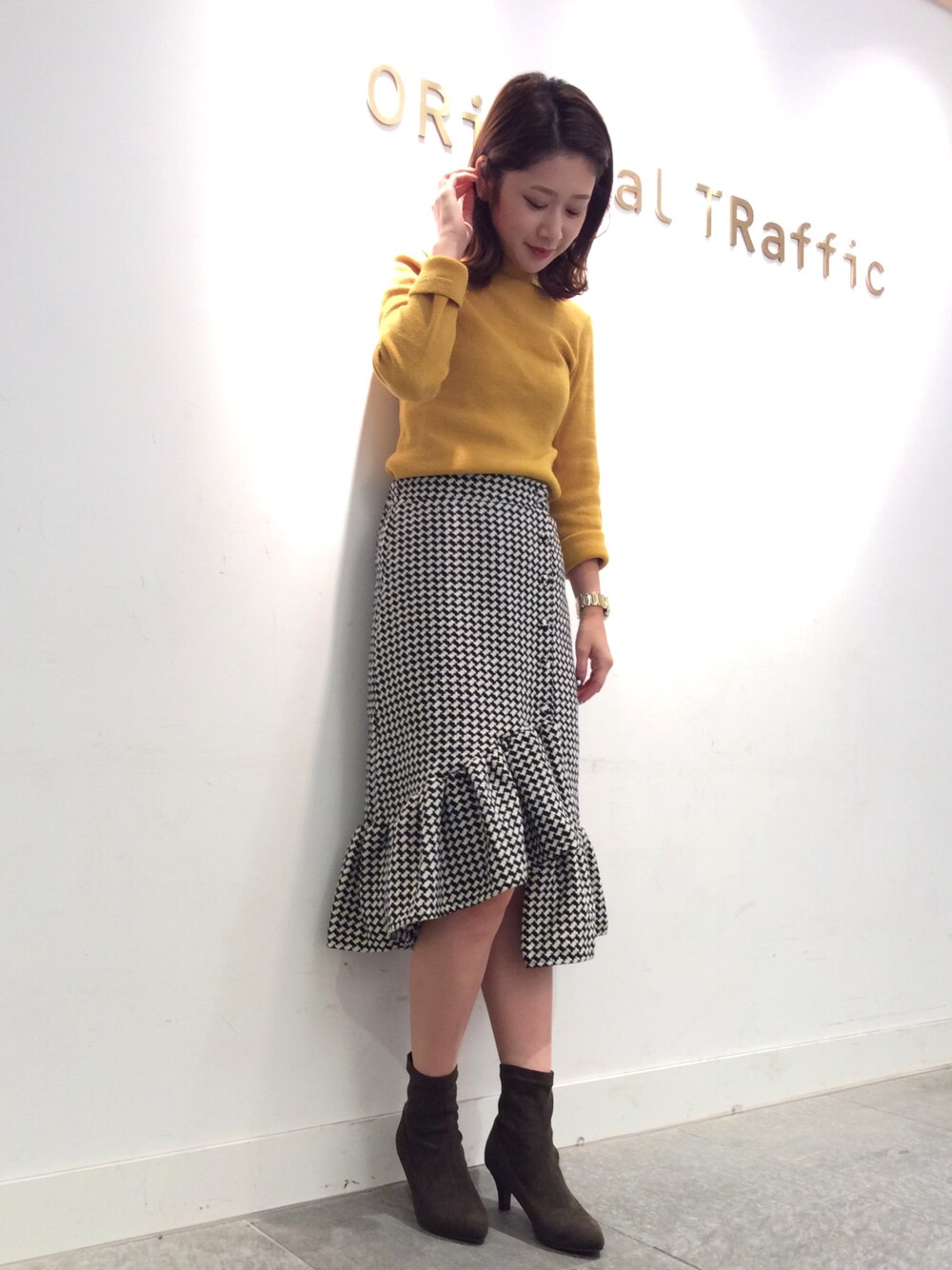 「秋のコーデ、千鳥柄、大人カジュアル、オリエンタルトラフィック、カジュアルコーデ、秋、韓国ファッション、アシンメトリースカート、ストレッチブーツ、8419」｜「ORiental TRafficの秋冬新作★ストレッチブーツ★8419（ブーツ、グリーン系）」を使った、OrientalTraffic 天王寺店さん（レディース・158cm）の秋コーディネートの1枚目の写真