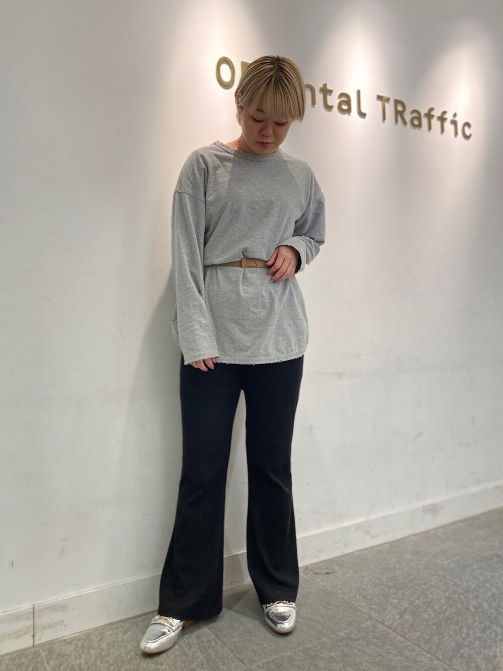 「ローファー、シルバー、プチプラ、SENSEOFPLACE、オリエンタルトラフィック、フレアパンツ、春コーデ、ゆるコーデ、WHO’S WHO gallery、1126」｜「ORiental TRafficの春夏新作★ビットモチーフローファー★1126（ローファー、シルバー系）」を使った、OrientalTraffic 天王寺店さん（レディース・158cm）の春コーディネートの1枚目の写真