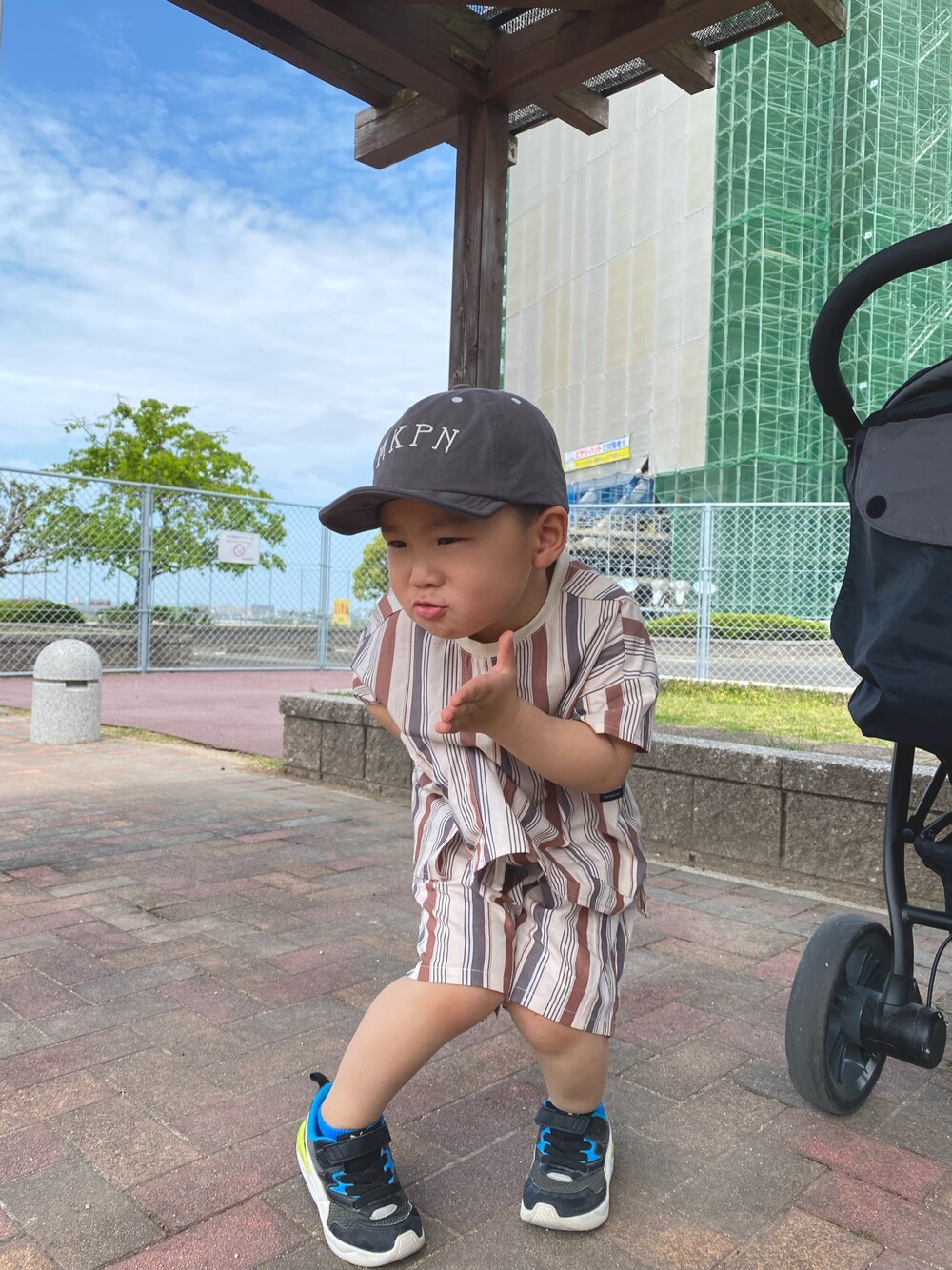 「セットアップ、公園スタイル、バースデイ、プチプラ」｜「Birthdayのアイテム（キャップ、グレー系）」を使った、じゅたろーさん（キッズ・90cm）の夏コーディネートの1枚目の写真
