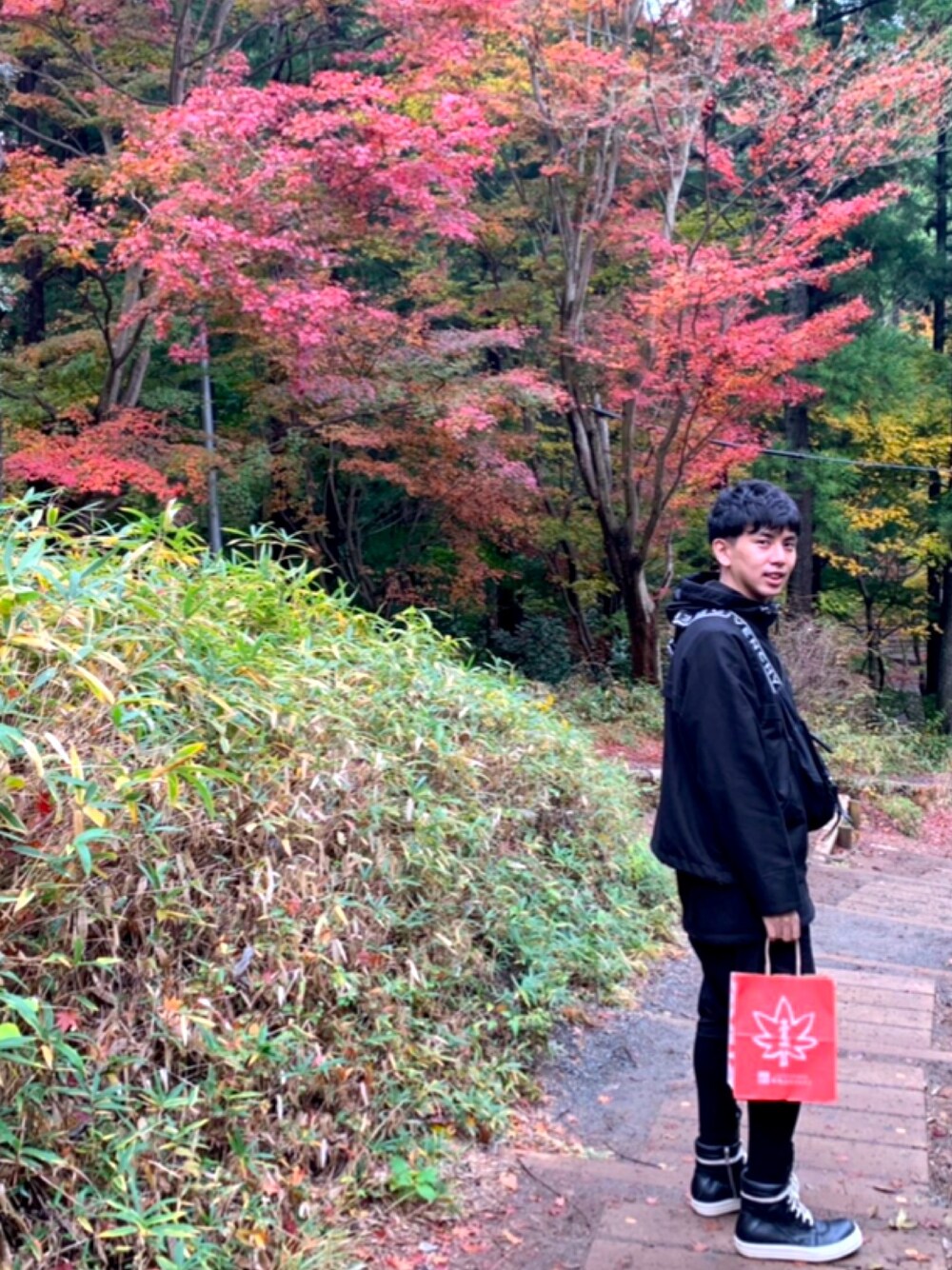 「GIVENCHY、RICK OWENS、amialexandremattiussi」｜「AMI Alexandre Mattiussiのアイテム（その他アウター、ブラック系）」を使った、あずきさん（メンズ・177cm）の冬コーディネートの1枚目の写真