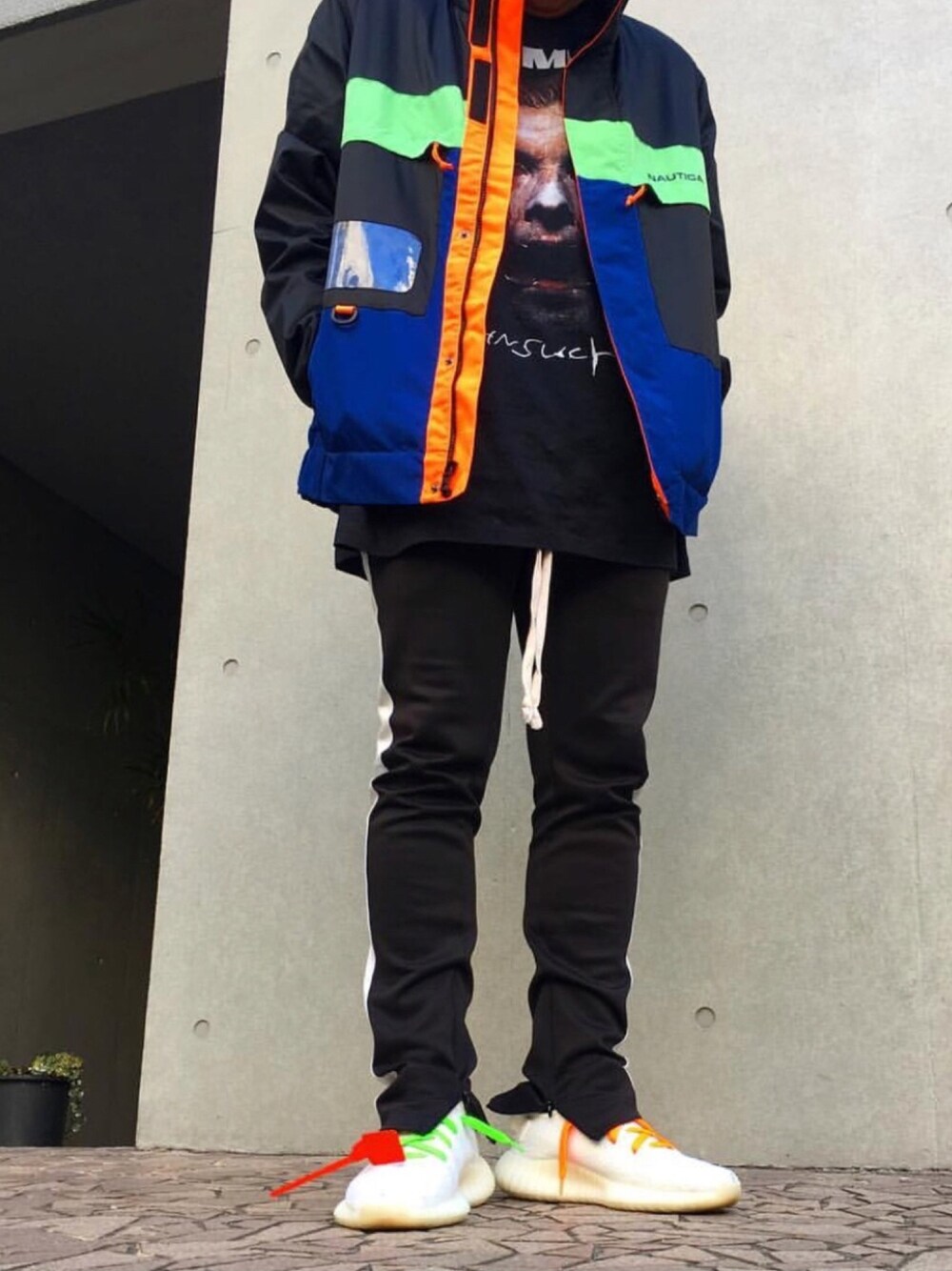 「nautica、ノーティカ、vetements、yeezy、yeezyboost350V2、off white、お目立ちネオンコーデ、ストリート服が好き」｜「NAUTICAのアイテム（ブルゾン、ブルー系）」を使った、sanchakingさん（メンズ・163cm）の秋コーディネートの1枚目の写真
