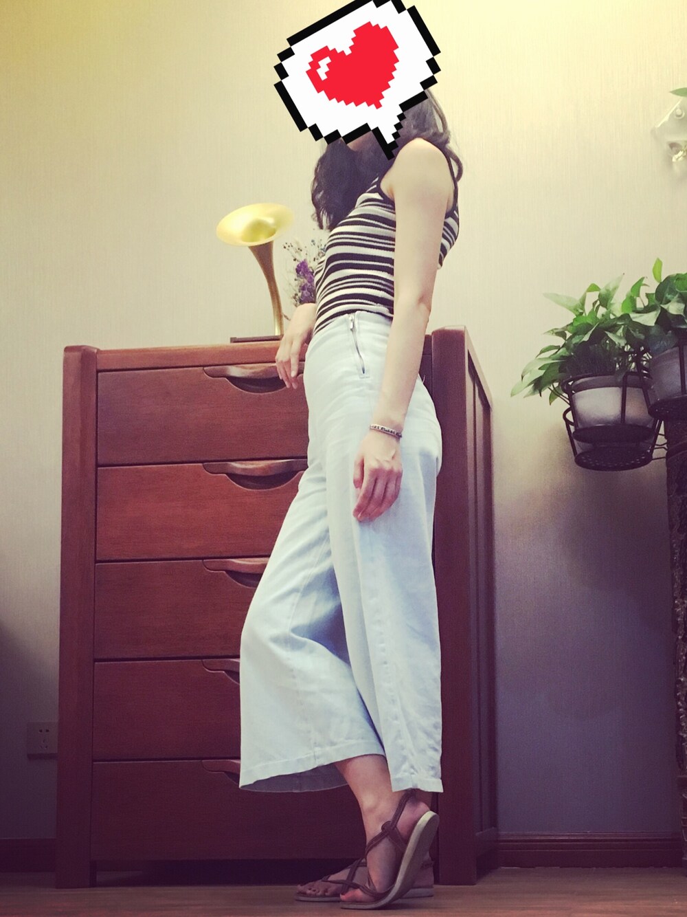 「ZARAのアイテム（デニムパンツ、ブルー系）」を使った、ChocChocさん（レディース・165cm）の夏コーディネートの1枚目の写真