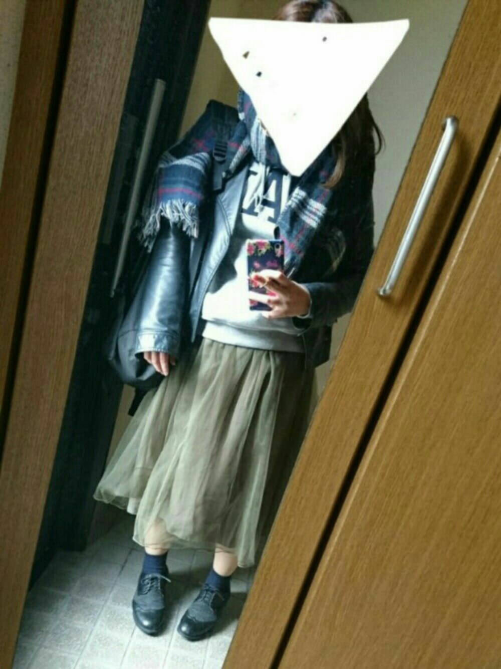 「ラクチンコーデ、パーカー、休日コーデ、フレアスカート、GAP、ライダース、adidas、チュールスカート、低身長」｜「OLIVE des Oliveのアイテム（スカート、グリーン系）」を使った、さっぷさん（レディース・152cm）の冬コーディネートの1枚目の写真