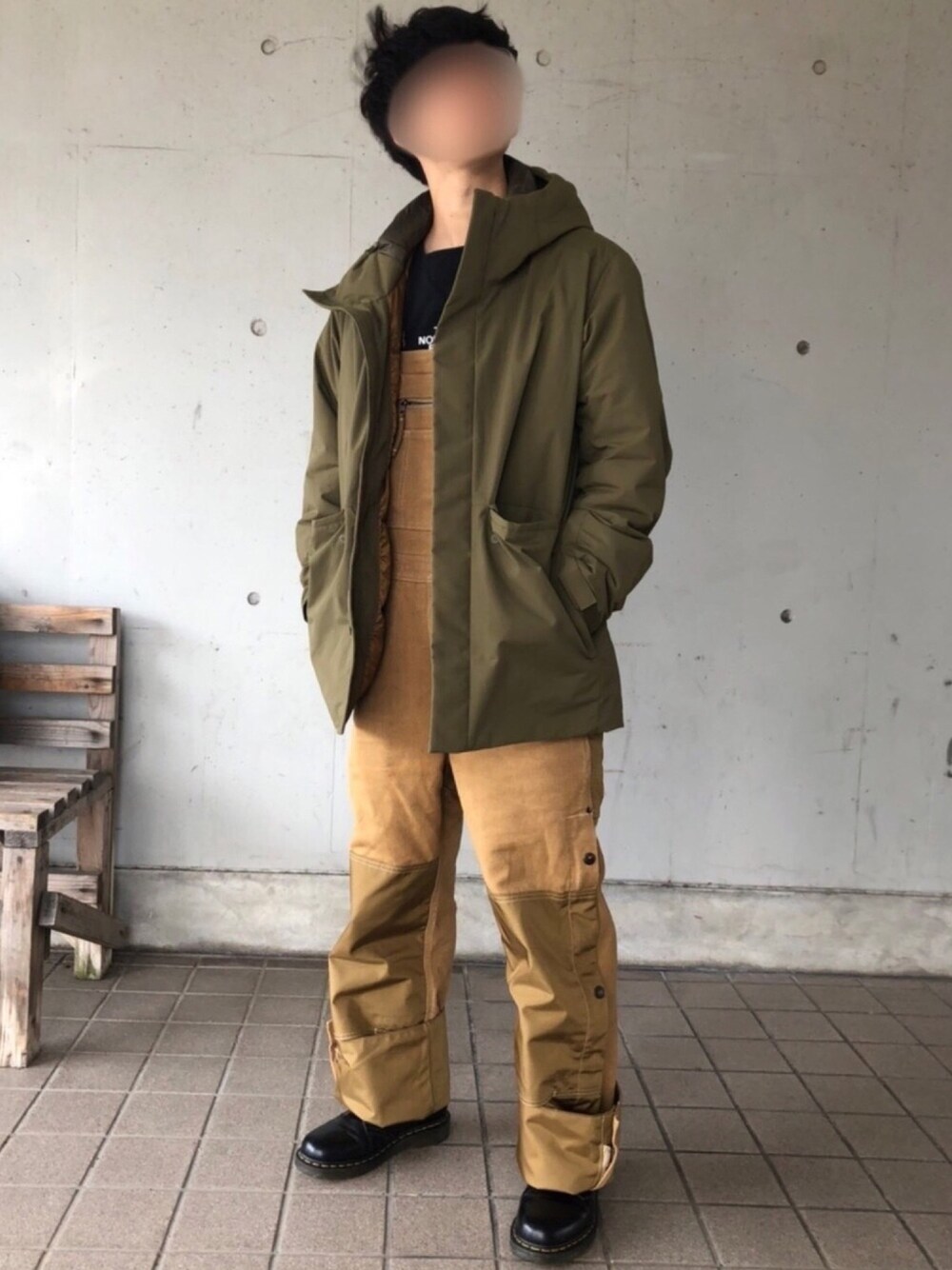 「アースカラー、ユニクロ、ノースフェイス、ドクターマーチン、patagonia、大学生、なで肩、低身長」｜「UNIQLOのハイブリッド ダウン パーカ（ダウンジャケット/コート、グリーン系）」を使った、ryuseiさん（メンズ・169cm）の春コーディネートの1枚目の写真