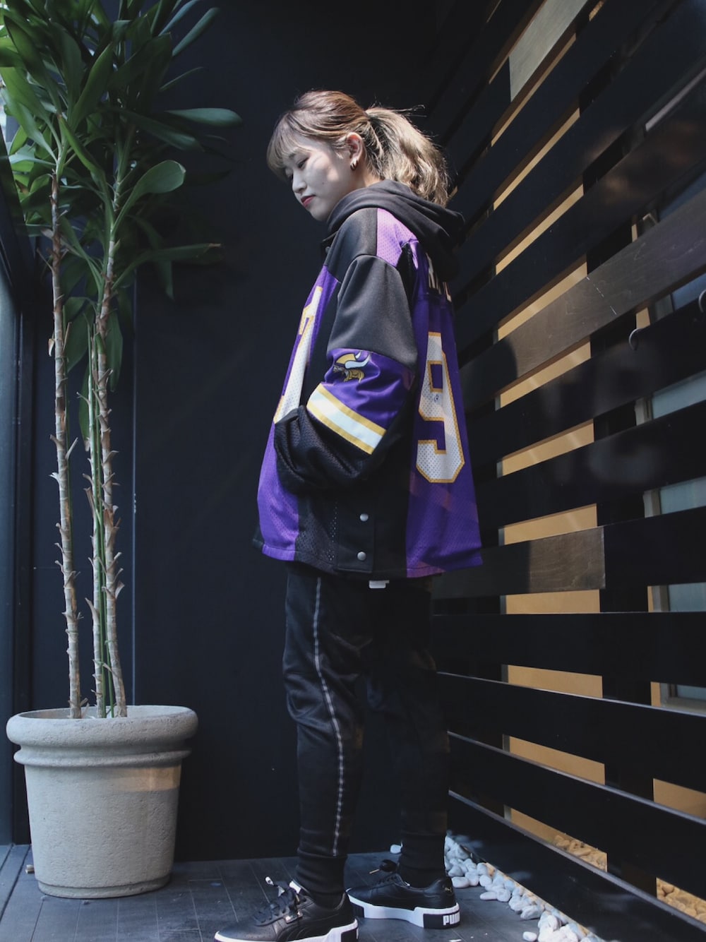 「カジュアルコーデ、スニーカーコーデ、ブラックコーデ、패션、오오티디、ootd、데일리룩」｜「Y-3のアイテム（スウェット、ブラック系）」を使った、カナさん（レディース・160cm）の夏コーディネートの1枚目の写真