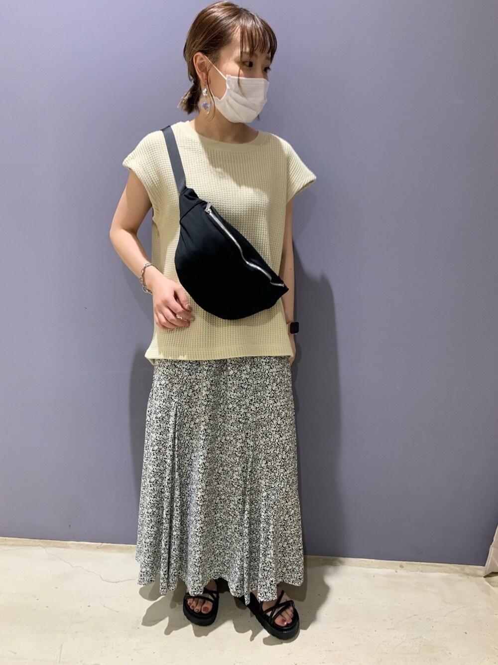 「シンプル、オトナカジュアル、おしゃれさんと繋がりたい、大人女子、いいね、save、フォローお願いします🤑、カジュアル、きれいめカジュアル、アメホリ、低身長コーデ」｜「AMERICAN HOLICのワッフルフレンチスリーブプルオーバー（Tシャツ/カットソー、ホワイト系）」を使った、honokaさん（レディース・156cm）の夏コーディネートの1枚目の写真