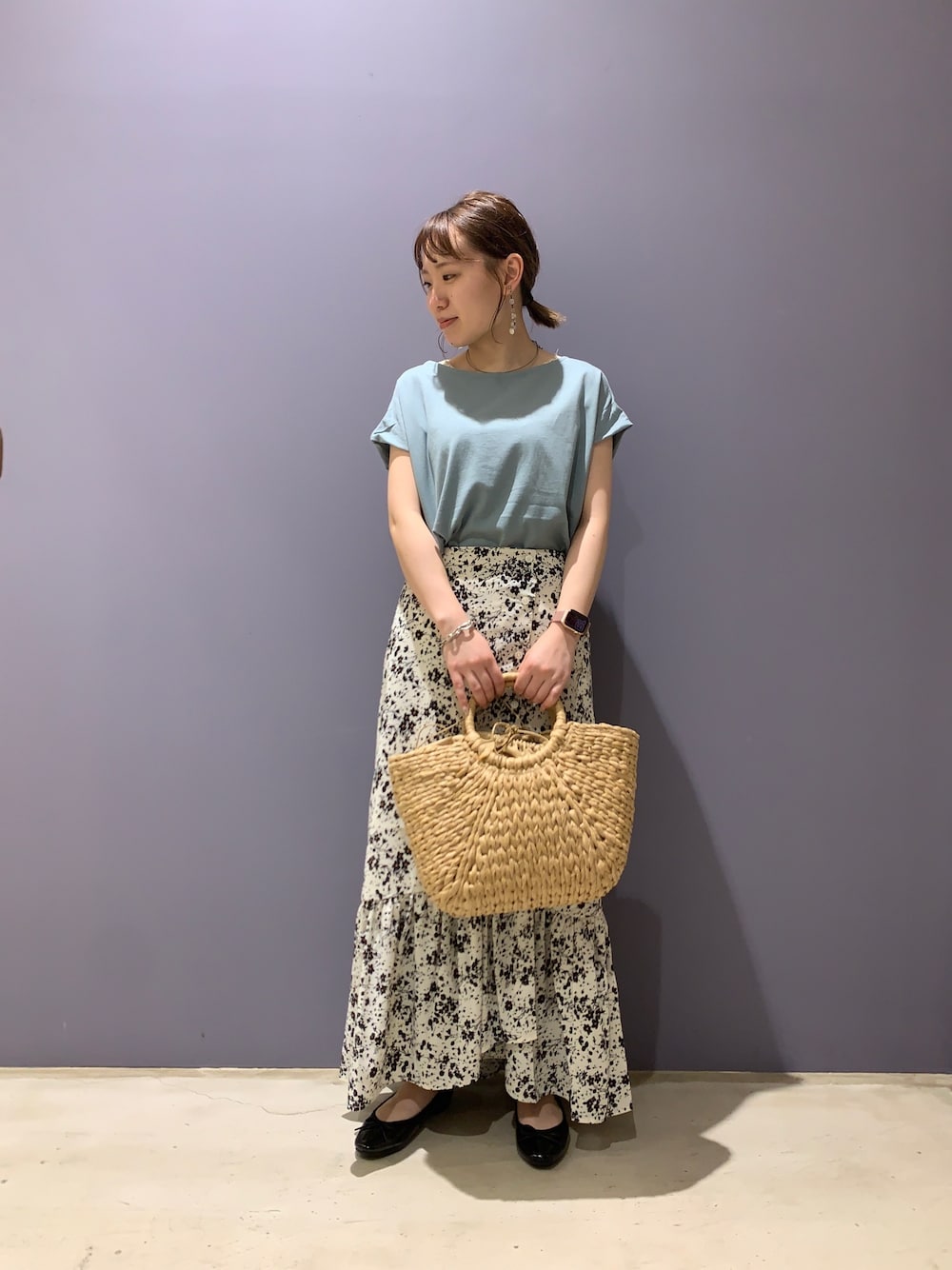 「オトナカジュアル、低身長、スカート、大人ガーリー、プチプラコーデ、いいね、save、フォローお願いします🤑、花柄スカート、デートコーデ、デートスタイル（WOMEN）、夏デート」｜「AMERICAN HOLICのボートネックフコクーンカットプルオーバー1（Tシャツ/カットソー、ブルー系）」を使った、honokaさん（レディース・156cm）の夏コーディネートの1枚目の写真