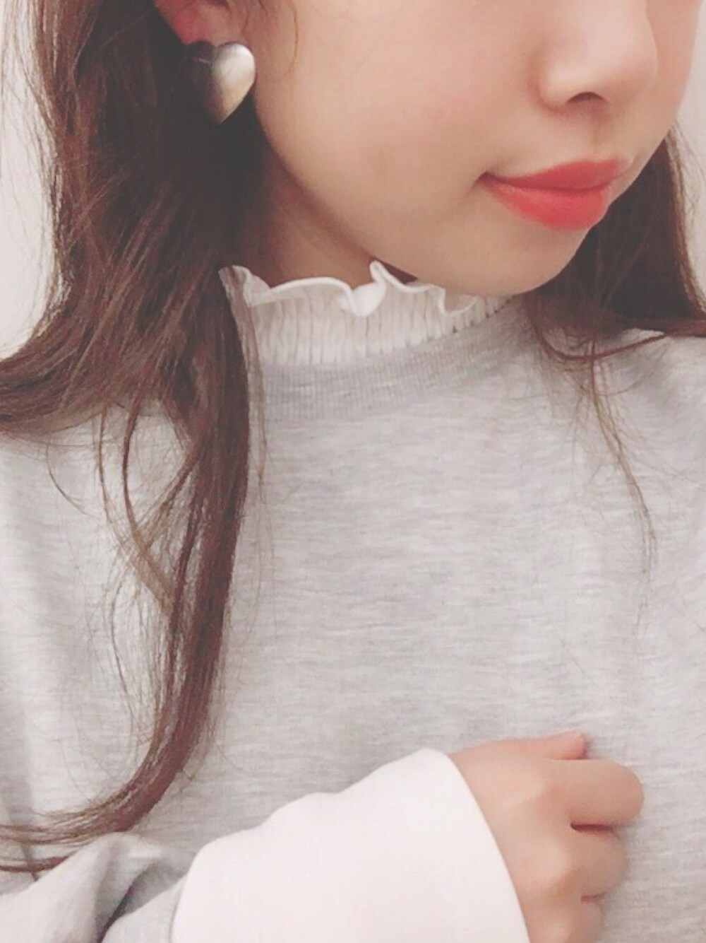 「ハイネック、イヤリング、ハート、トレーナー、スウェット、ootd、秋のコーデ、プチプラ、152cm、低身長」｜「LOWRYS FARMのシャーリングハイネック　778779 （Tシャツ/カットソー、ホワイト系）」を使った、runさん（レディース・152cm）の冬コーディネートの1枚目の写真