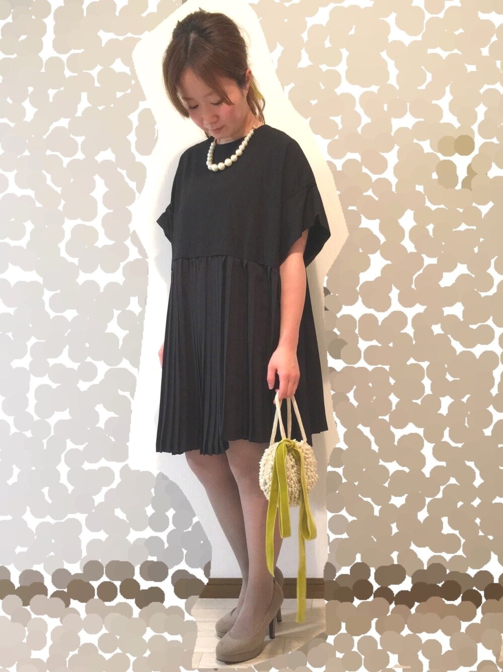 「dholic、ブラック、ワンピース、モノトーン、パーティースタイル、プチプラ、結婚式、ベロア、パールネックレス、チビーズ✳︎」｜「DHOLICのアイテム（ワンピース、ブラック系）」を使った、よこぴさん（レディース・148cm）の春コーディネートの1枚目の写真