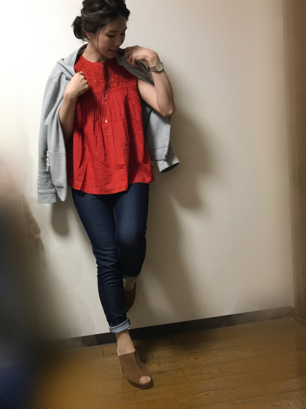 「赤、red、大人カジュアル、spring、スポーツミックス、デニム、パーカー、willselection」｜「UNIQLOのアイテム（タンクトップ、レッド系）」を使った、kinakoさん（レディース・158cm）の春コーディネートの1枚目の写真