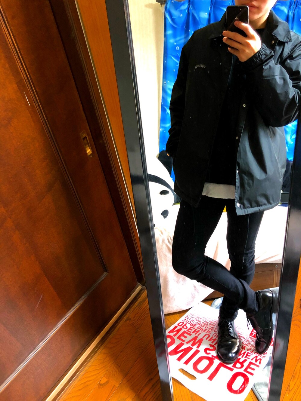 「コーチジャケット、オールブラック、LIDnM、黒スキニー、スウェット」｜「STUSSYのCruize Coach Jacket（ブルゾン、ブラック系）」を使った、Techi🐼さん（メンズ・169cm）の冬コーディネートの1枚目の写真