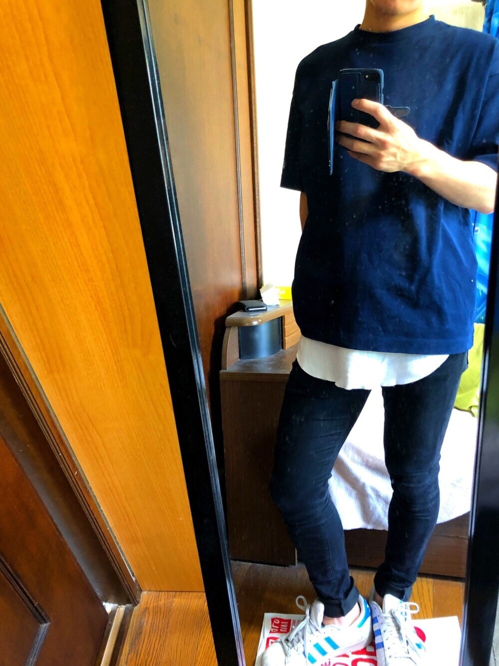 「シンプルコーデ、夏、レイヤードスタイル、低身長、黒スキニー、STUDIOUS、factotum、LIDnM、adidas」｜「FACTOTUMの【FACTOTUM】別注オーバーサイズハーフスリーブTシャツ（Tシャツ/カットソー、ブルー系）」を使った、Techi🐼さん（メンズ・169cm）の夏コーディネートの1枚目の写真