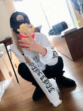 「ムートンブーツ」｜「アイテム（PC・スマホグッズ/家電）」を使った、MANAMI（manya❤︎）さん（レディース・159cm）の春コーディネート
