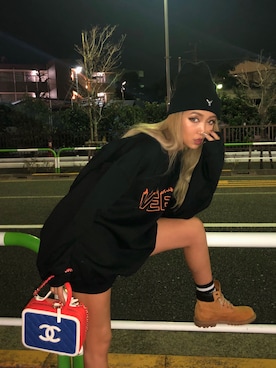 「chanel」｜「アイテム（スウェット）」を使った、MANAMI（manya❤︎）さん（レディース・159cm）の冬コーディネート