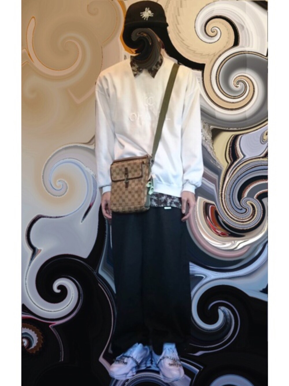 「GUCCI、CHANEL、kanata、NIKE、COMME des GARCONS、ハエ柄、無地、dope、pop」｜「GUCCIのアイテム（ショルダーバッグ、ベージュ系）」を使った、寺さん（メンズ・50cm）の春コーディネートの1枚目の写真