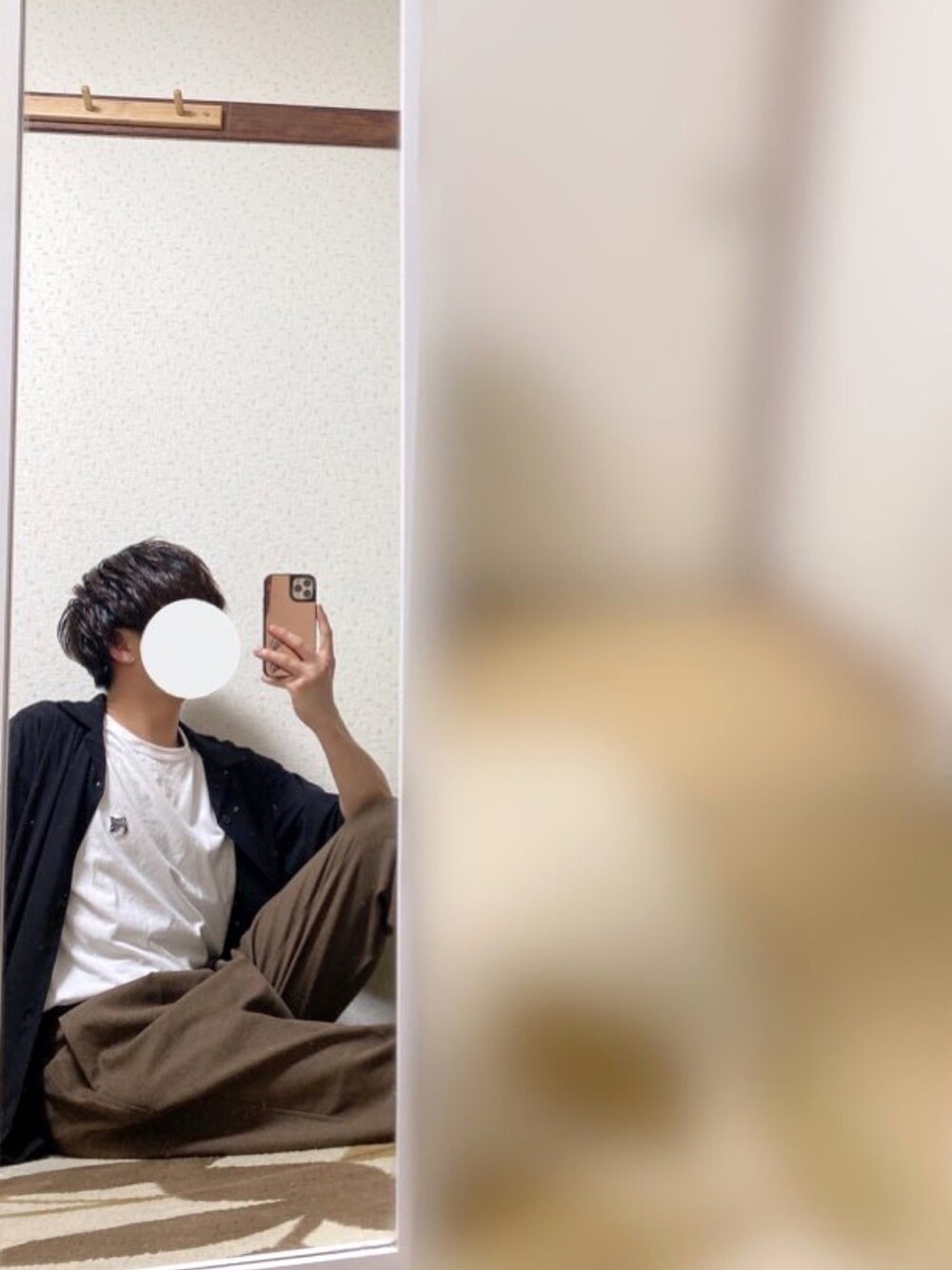 「タックイン、ブラックコーデ、GU、MAISON KITSUNE、今日のコーデ、Dr.Martens、ブラウンパンツ、Tシャツ、キレイめ、タックインコーデ」｜「GUのアイテム（トップス、ブラック系）」を使った、cocoさん（メンズ・171cm）の夏コーディネートの1枚目の写真