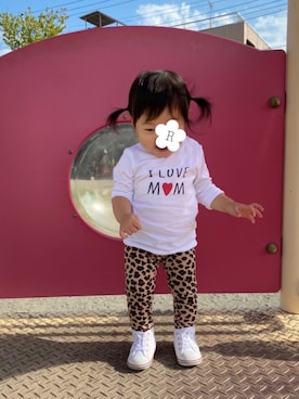 「H&M（エイチ・アンド・エム）のアイテム（Tシャツ/カットソー、ホワイト系）」を使った、𝙍 ❤︎さん（キッズ・80cm）の冬コーディネート
