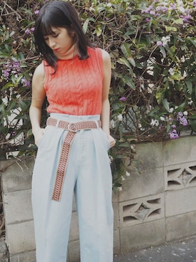 「SNIDEL（スナイデル）のベルティッドワイドパンツ（デニムパンツ、ブルー系）」を使った、松本鈴香さん（レディース・153cm）の春コーディネート