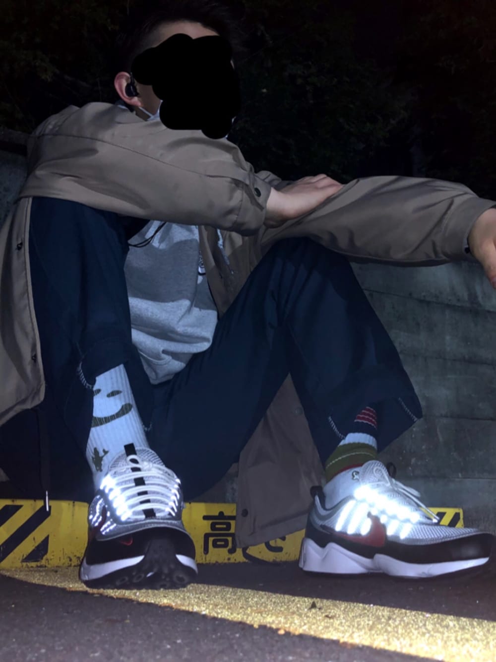 「ストリート、スニーカー、airzoomspiridon、NIKE、ディッキーズ(Dickies)、Park Deli、パーカー」｜「NIKEのアイテム（スニーカー、ホワイト系）」を使った、高円寺の古着屋店員さん（メンズ・170cm）の春コーディネートの1枚目の写真